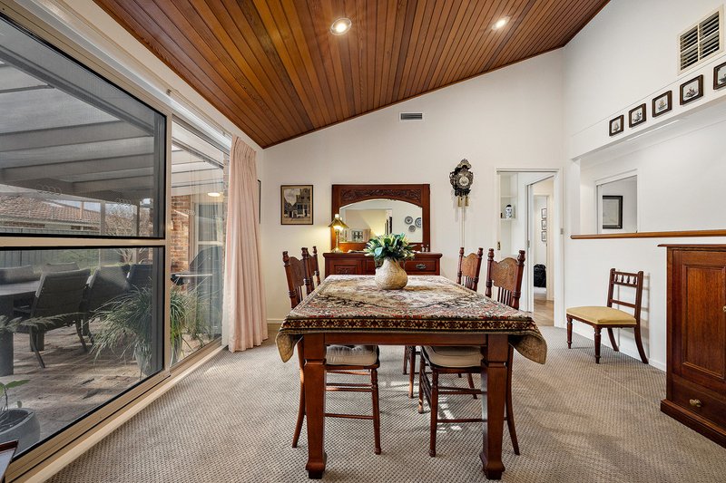 Photo - 12 Firbank Close, Isabella Plains ACT 2905 - Image 8