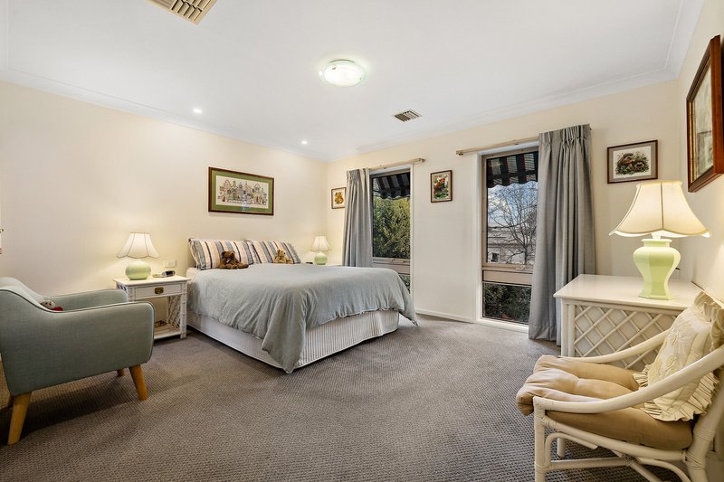 Photo - 12 Firbank Close, Isabella Plains ACT 2905 - Image 9