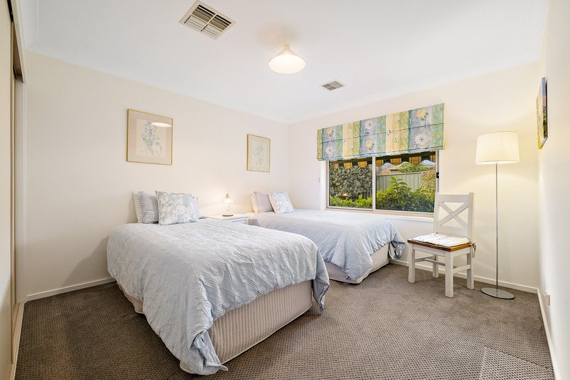Photo - 12 Firbank Close, Isabella Plains ACT 2905 - Image 12
