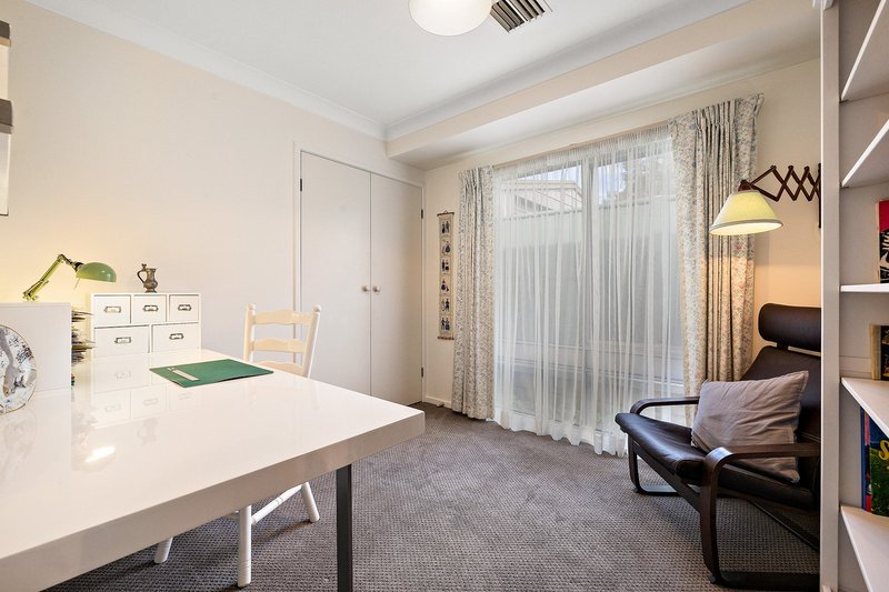 Photo - 12 Firbank Close, Isabella Plains ACT 2905 - Image 13