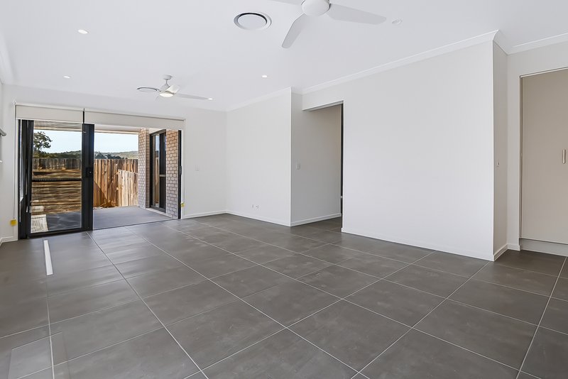 Photo - 12 Flat Pea Crescent, Deebing Heights QLD 4306 - Image 5