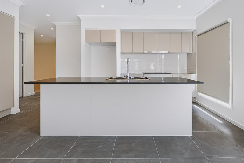 Photo - 12 Flat Pea Crescent, Deebing Heights QLD 4306 - Image 6