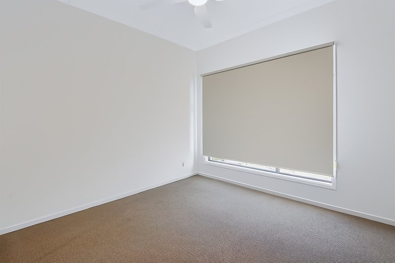 Photo - 12 Flat Pea Crescent, Deebing Heights QLD 4306 - Image 7
