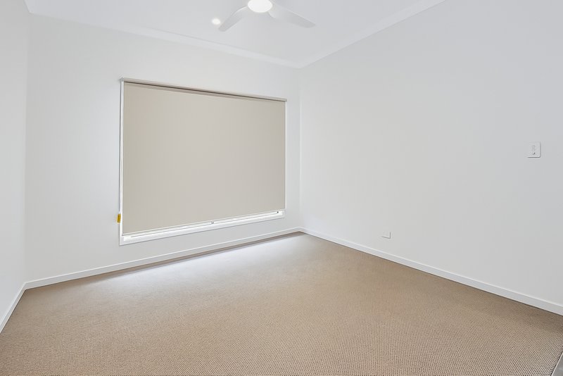 Photo - 12 Flat Pea Crescent, Deebing Heights QLD 4306 - Image 8