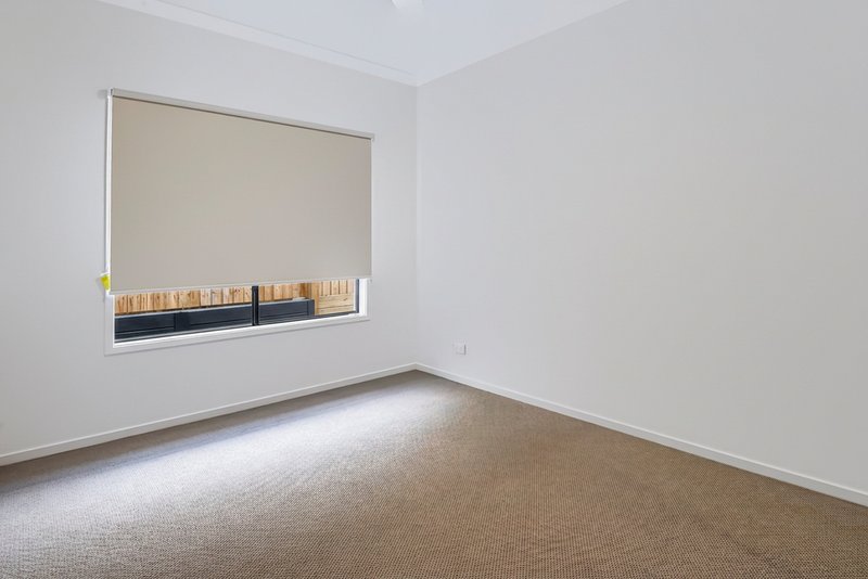 Photo - 12 Flat Pea Crescent, Deebing Heights QLD 4306 - Image 9