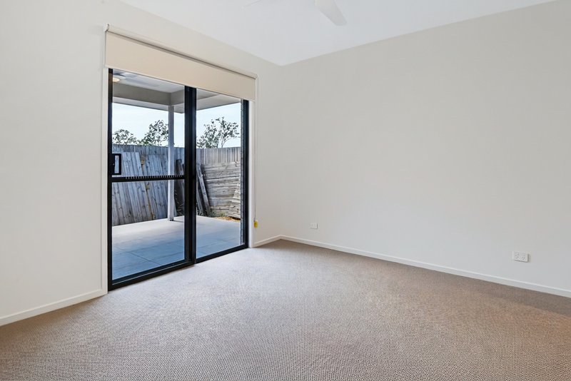Photo - 12 Flat Pea Crescent, Deebing Heights QLD 4306 - Image 11