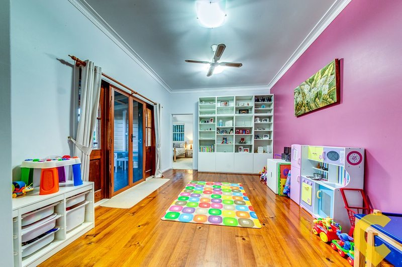 Photo - 12 Fleetwood Court, Ferny Hills QLD 4055 - Image 6