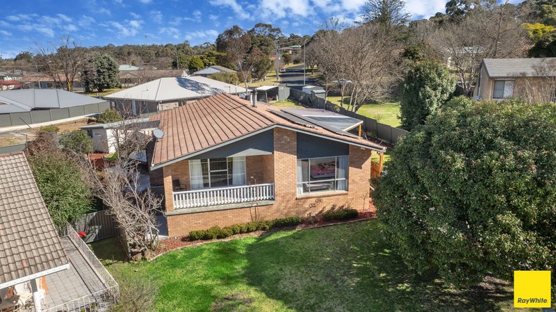 Photo - 12 Freeman Crescent, Armidale NSW 2350 - Image 11