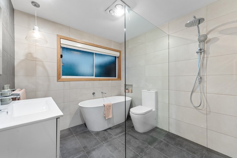 Photo - 12 Frudal Crescent, Knoxfield VIC 3180 - Image 11