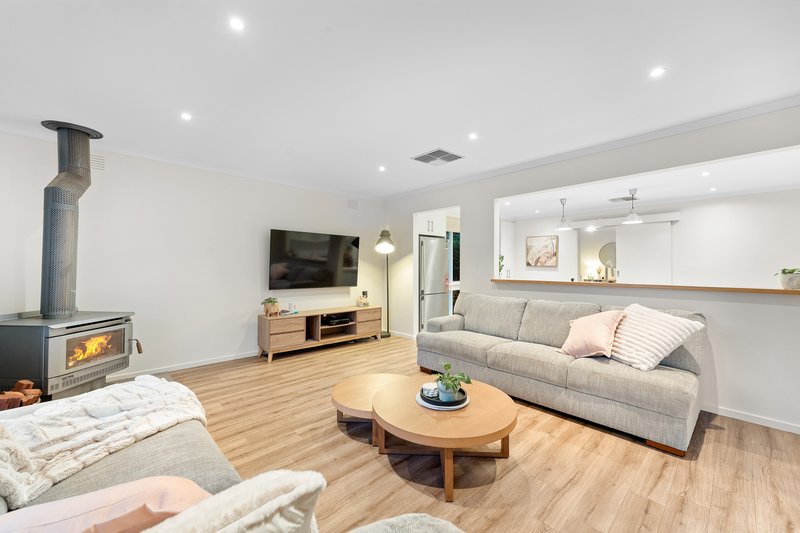 Photo - 12 Frudal Crescent, Knoxfield VIC 3180 - Image 12