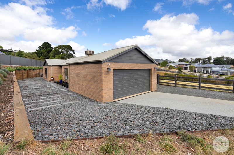 Photo - 12 Gallowburn Court, Brown Hill VIC 3350 - Image 12