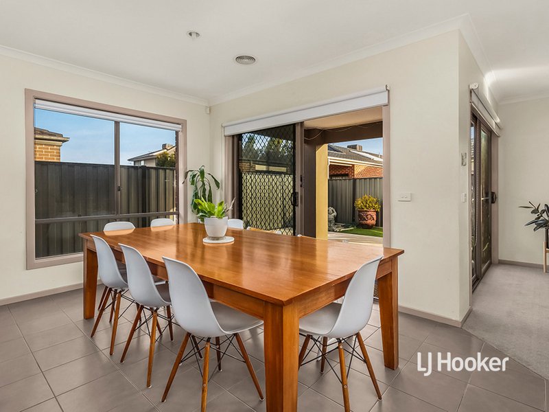 Photo - 12 Garland Terrace, Point Cook VIC 3030 - Image 3