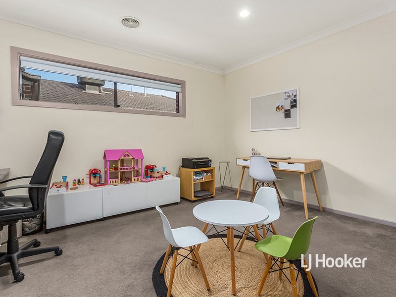 Photo - 12 Garland Terrace, Point Cook VIC 3030 - Image 6