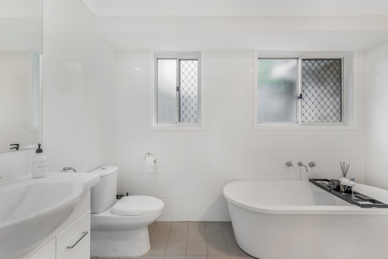 Photo - 12 Gatley Court, Wattle Grove NSW 2173 - Image 5