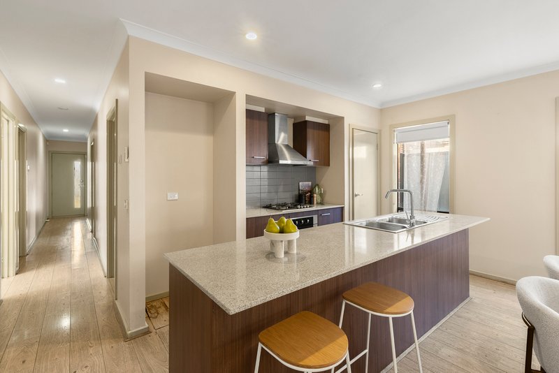 Photo - 12 Gift Road, Craigieburn VIC 3064 - Image 9