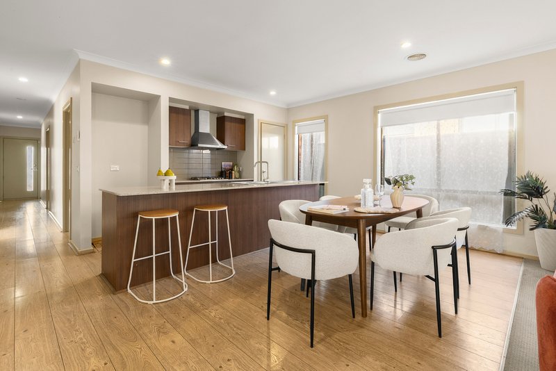 Photo - 12 Gift Road, Craigieburn VIC 3064 - Image 10
