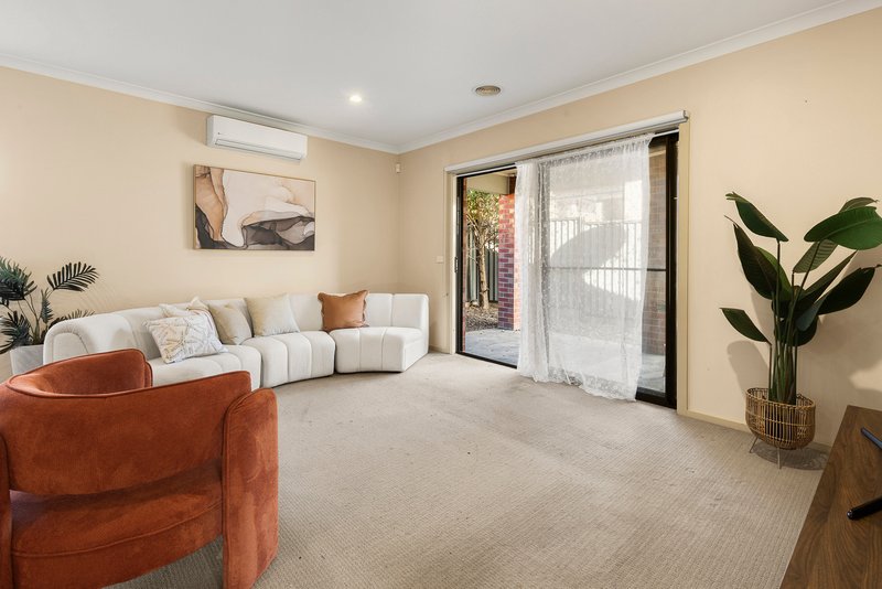 Photo - 12 Gift Road, Craigieburn VIC 3064 - Image 11