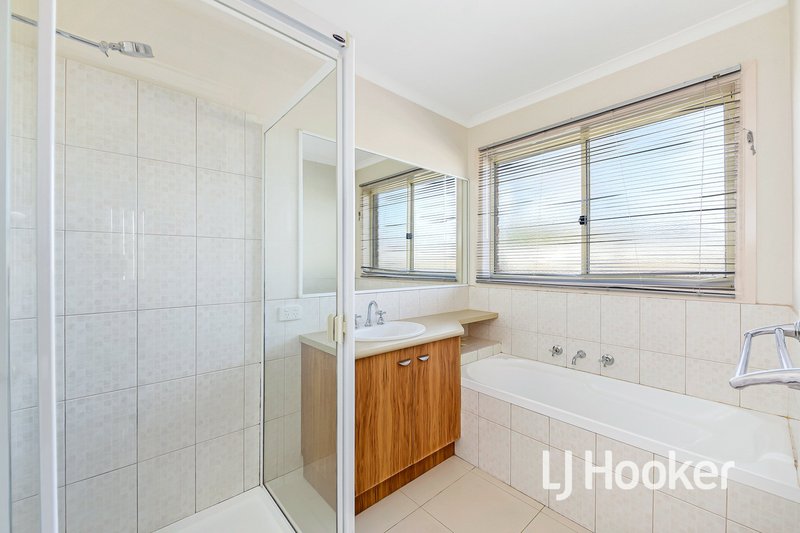 Photo - 12 Gillian Place, Pakenham VIC 3810 - Image 7