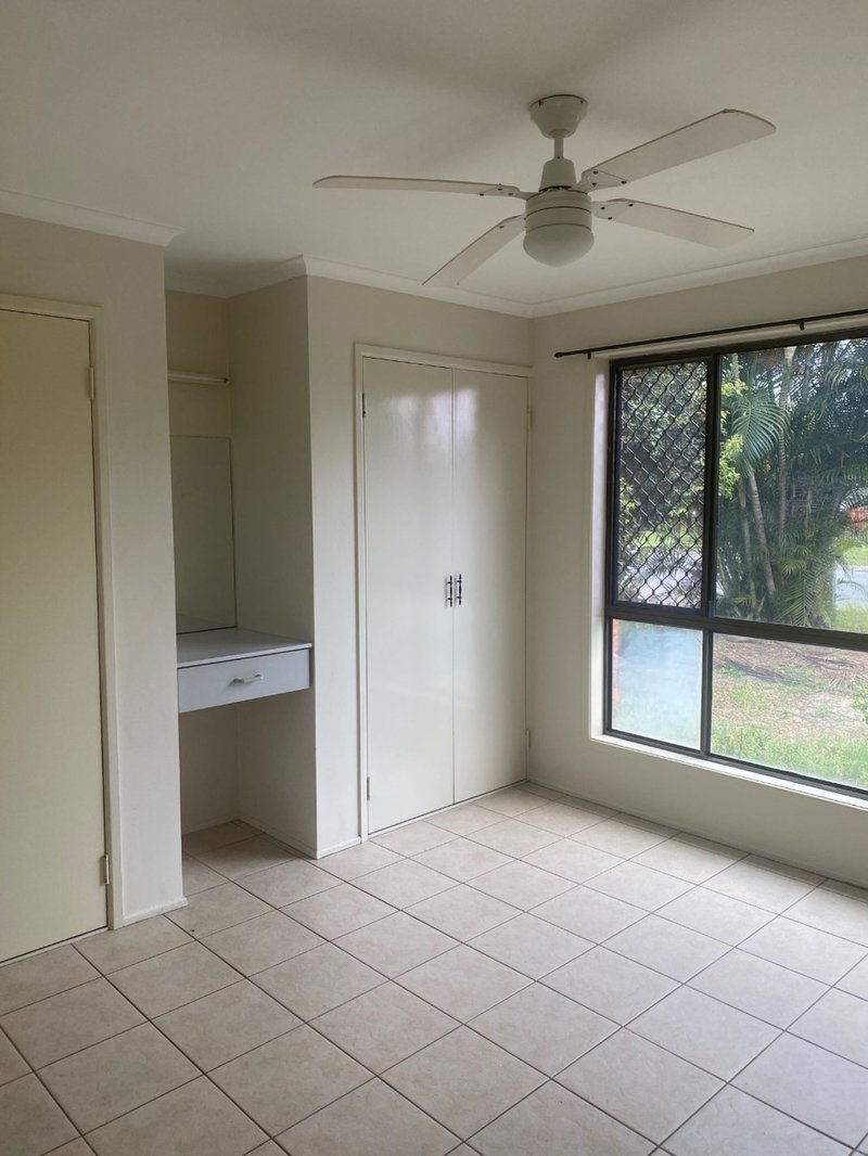 Photo - 12 Gillian Street, Beachmere QLD 4510 - Image 9