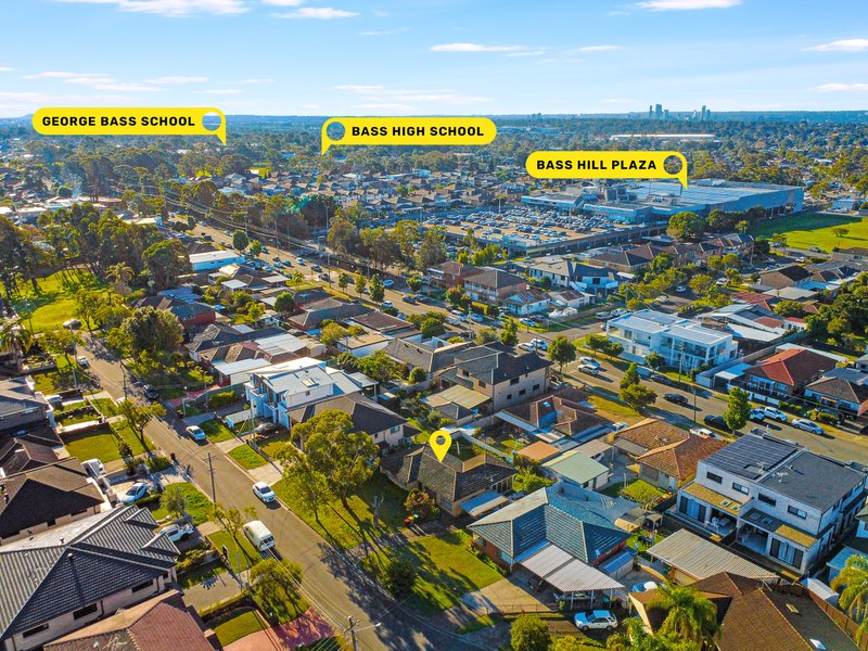 Photo - 12 Glenbrook Crescent, Georges Hall NSW 2198 - Image 9