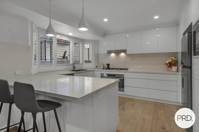 Photo - 12 Glengarry Way, Horsley NSW 2530 - Image 3