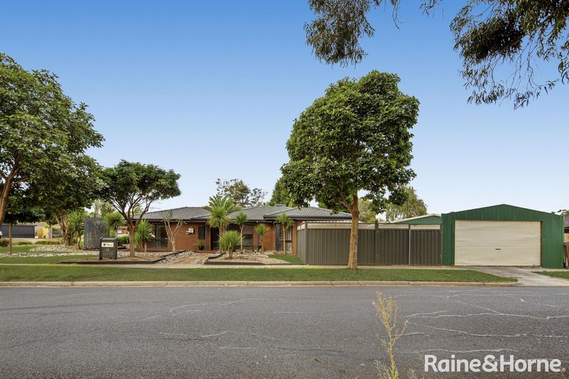 12 Gloucester Way, Melton West VIC 3337