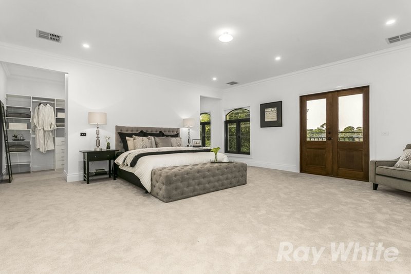 Photo - 12 Golden Grove, Glen Waverley VIC 3150 - Image 7