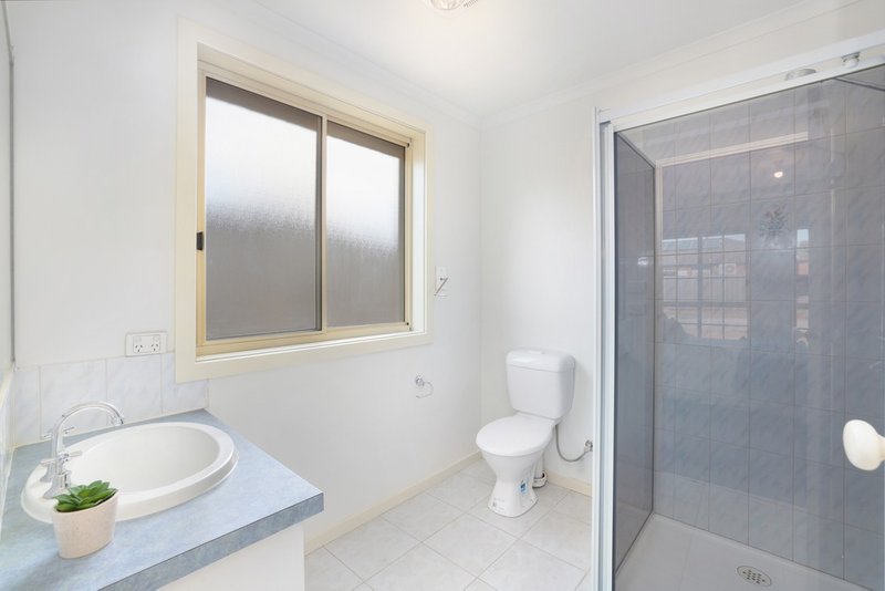 Photo - 12 Gould Walk, Truganina VIC 3029 - Image 3