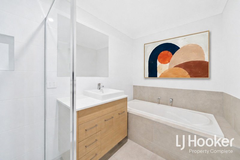 Photo - 12 Grampians Circuit, Yarrabilba QLD 4207 - Image 9