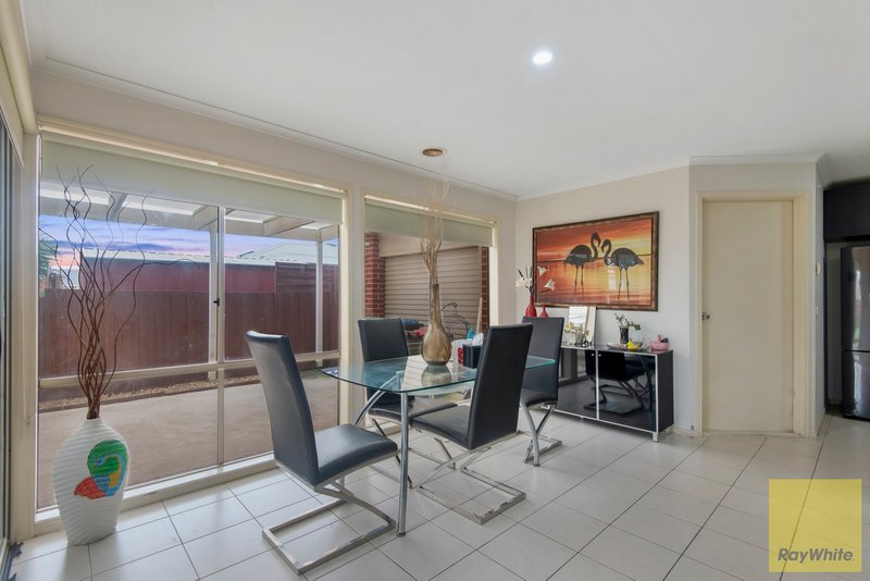 Photo - 12 Grangemouth Drive, Point Cook VIC 3030 - Image 4