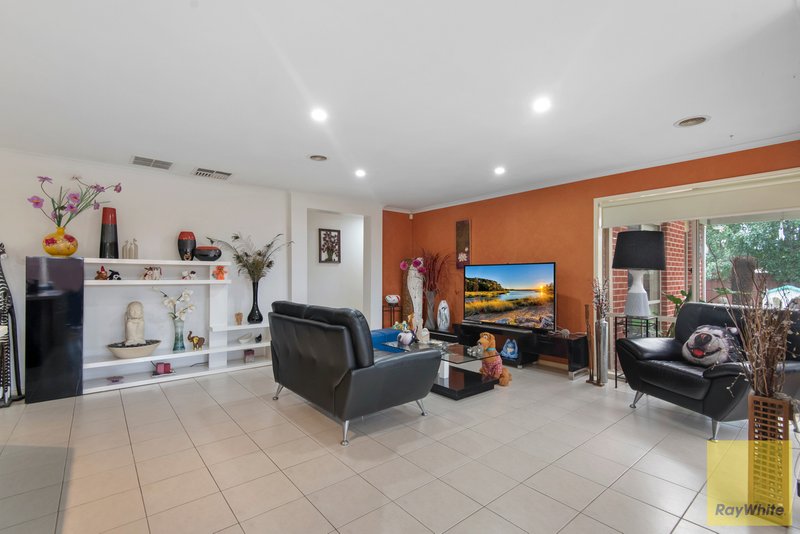 Photo - 12 Grangemouth Drive, Point Cook VIC 3030 - Image 5