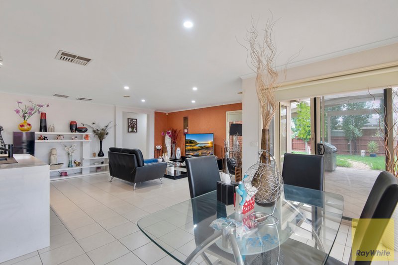 Photo - 12 Grangemouth Drive, Point Cook VIC 3030 - Image 6