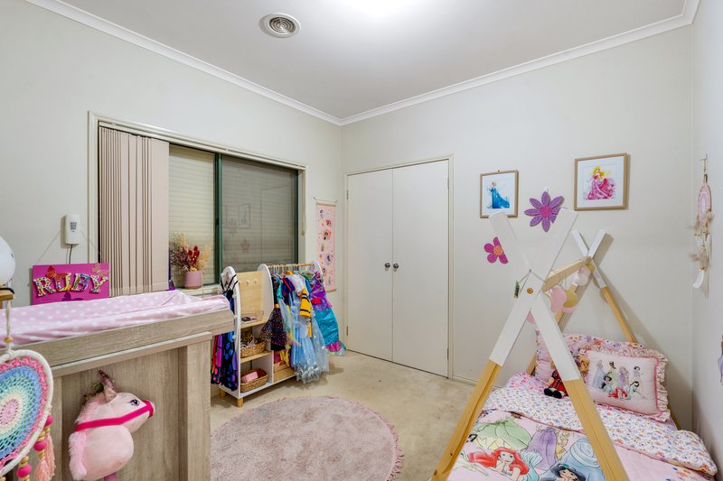 Photo - 12 Green Hill Place, Craigieburn VIC 3064 - Image 7