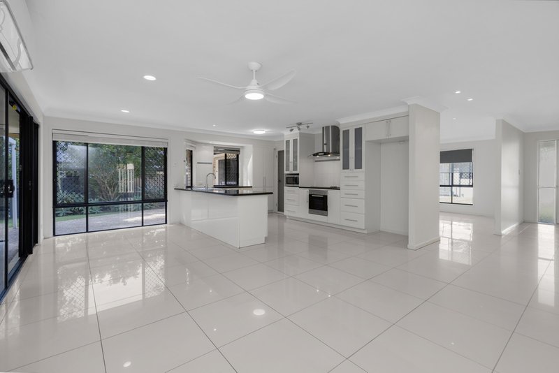 Photo - 12 Greenbank Circuit, Carrara QLD 4211 - Image 2