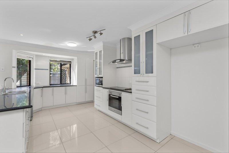 Photo - 12 Greenbank Circuit, Carrara QLD 4211 - Image 4