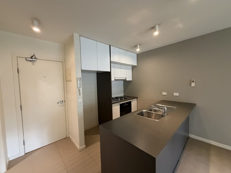 Photo - 1/2 Greenfield Drive, Clayton VIC 3168 - Image 2