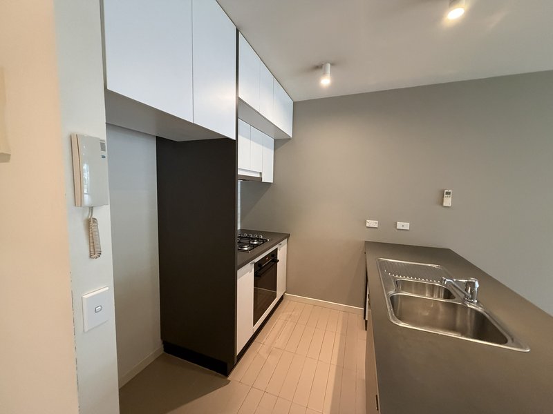 Photo - 1/2 Greenfield Drive, Clayton VIC 3168 - Image 3