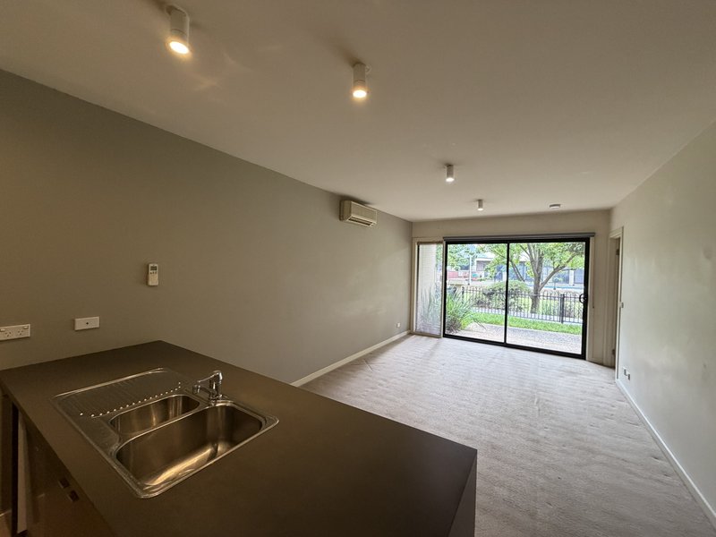 Photo - 1/2 Greenfield Drive, Clayton VIC 3168 - Image 4