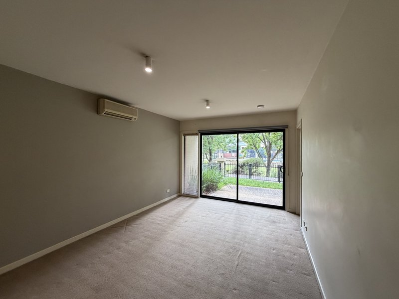 Photo - 1/2 Greenfield Drive, Clayton VIC 3168 - Image 5