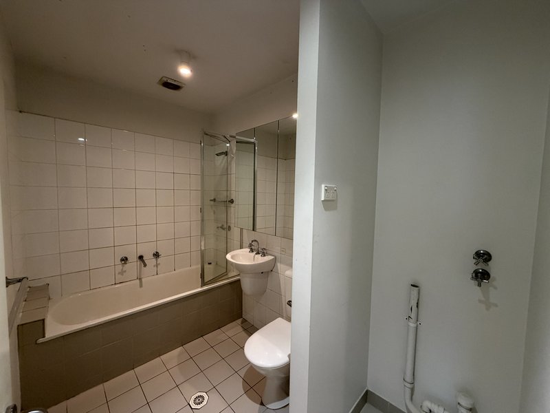 Photo - 1/2 Greenfield Drive, Clayton VIC 3168 - Image 8