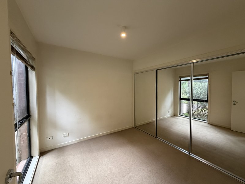 Photo - 1/2 Greenfield Drive, Clayton VIC 3168 - Image 9