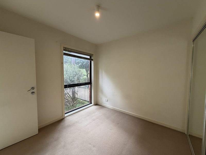 Photo - 1/2 Greenfield Drive, Clayton VIC 3168 - Image 10
