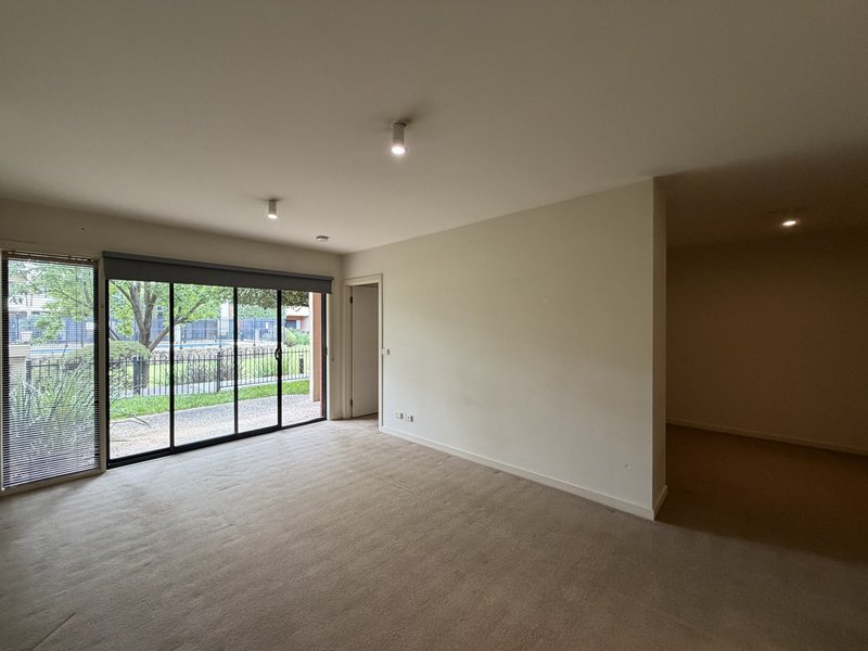 Photo - 1/2 Greenfield Drive, Clayton VIC 3168 - Image 11