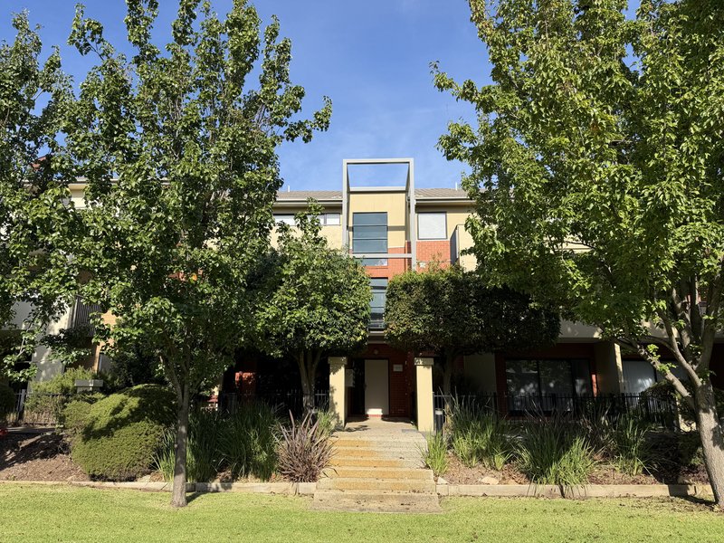 Photo - 1/2 Greenfield Drive, Clayton VIC 3168 - Image 16