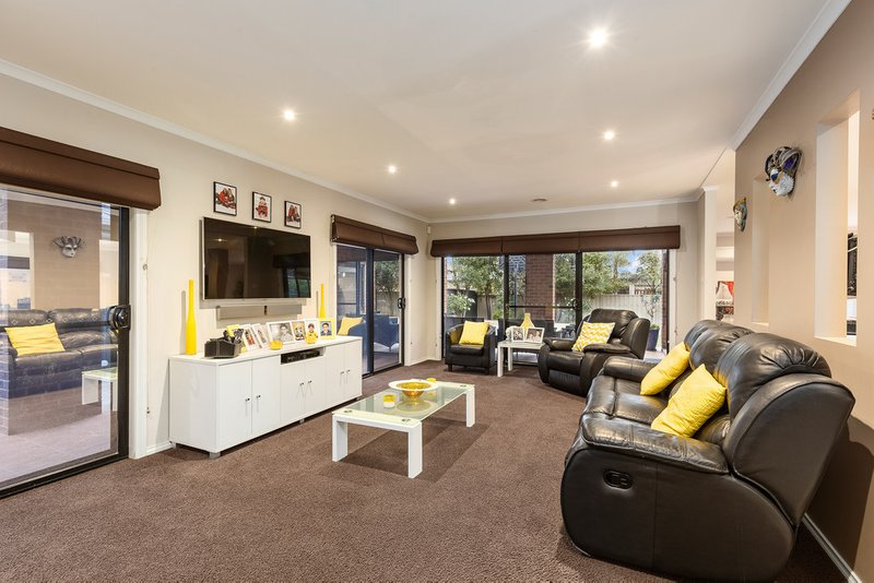 Photo - 12 Greenfields Drive, Epping VIC 3076 - Image 6