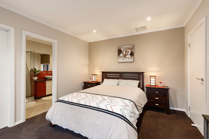 Photo - 12 Greenfields Drive, Epping VIC 3076 - Image 11