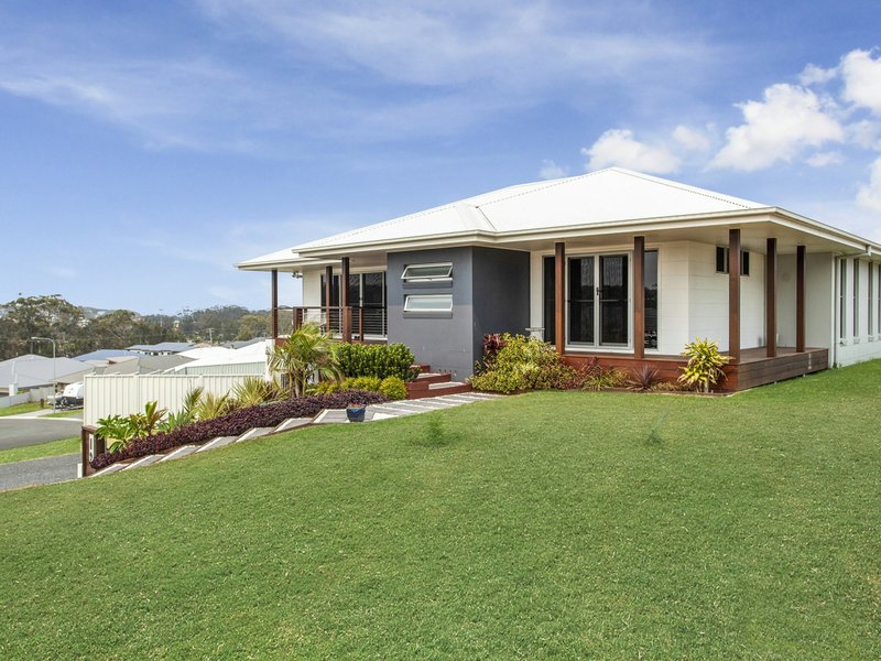 Photo - 12 Greenview Drive, Hallidays Point NSW 2430 - Image 2