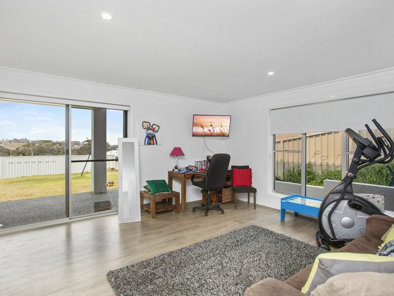 Photo - 12 Greenview Drive, Hallidays Point NSW 2430 - Image 13