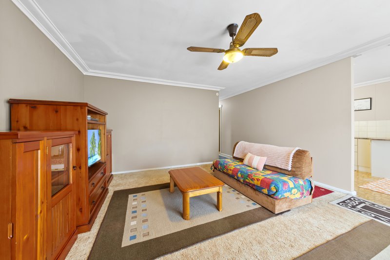 Photo - 12 Greenway Avenue, Mannering Park NSW 2259 - Image 4