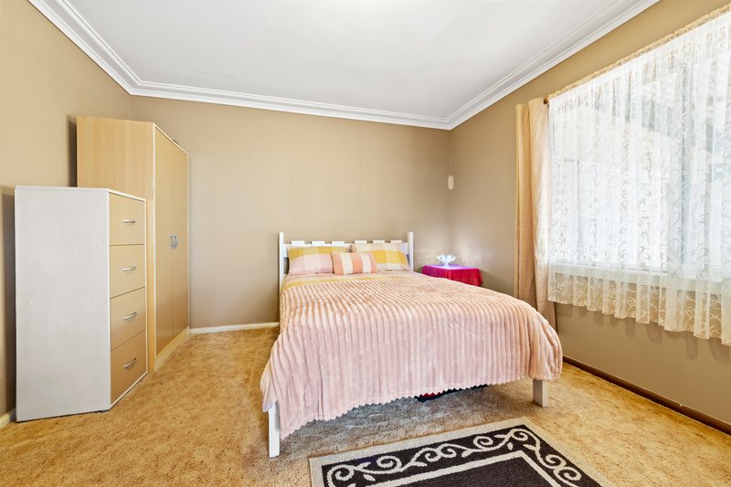 Photo - 12 Greenway Avenue, Mannering Park NSW 2259 - Image 5